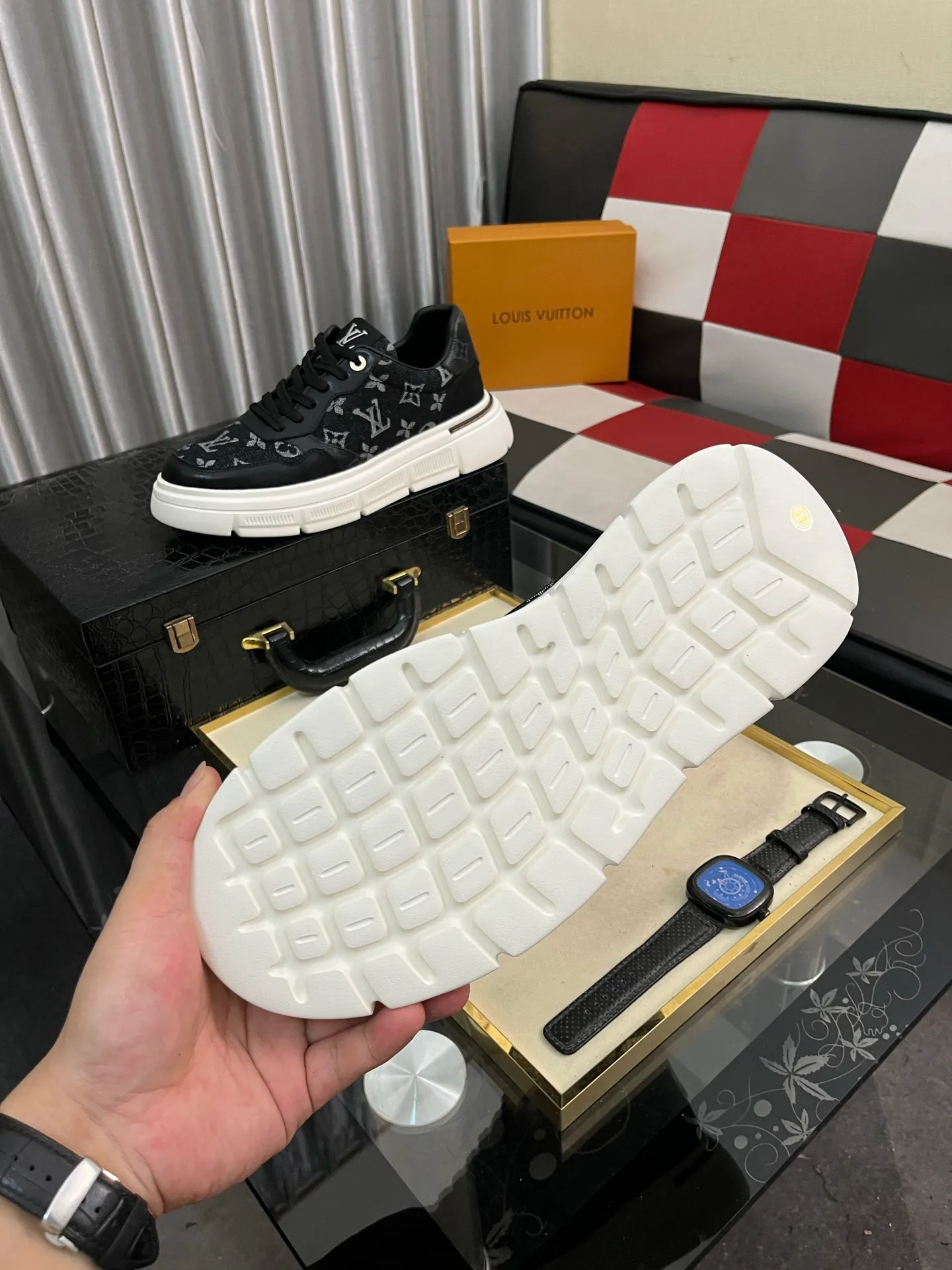 Men's shoes💰420⌚️⌚️"LOUI* VUITTO*" popular men's casual shoes, genuine Italian development💯purchasing level quality✔️The upper is made of official website material first-layer cowhide, comfortable and soft sheepskin feet⚡️Fashionable and versatile. The toe last shape is firm and full, and the soles are made from LV original molds and can be moved in and out of the counter at will. Light and comfortable on the foot~purely handmade, details determine quality! Size:38-442️⃣Colors available